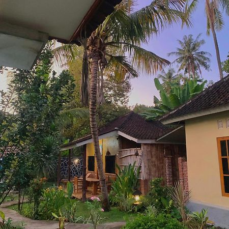 Penginapan Sedap Malam Lovina  Exterior photo