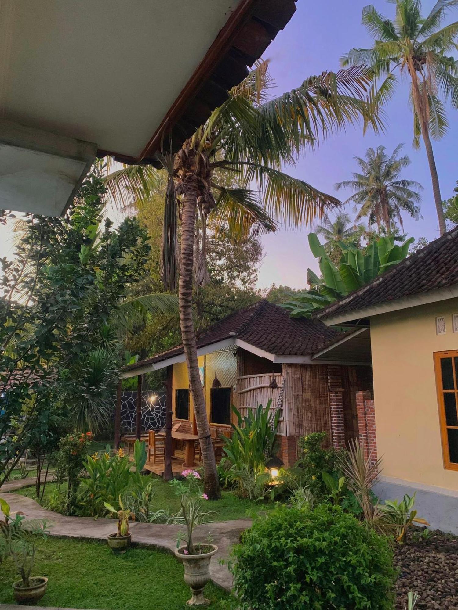 Penginapan Sedap Malam Lovina  Exterior photo