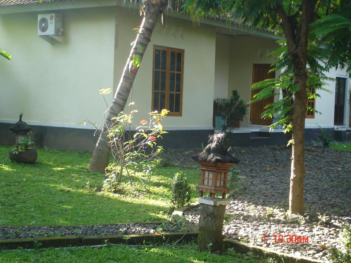 Penginapan Sedap Malam Lovina  Exterior photo