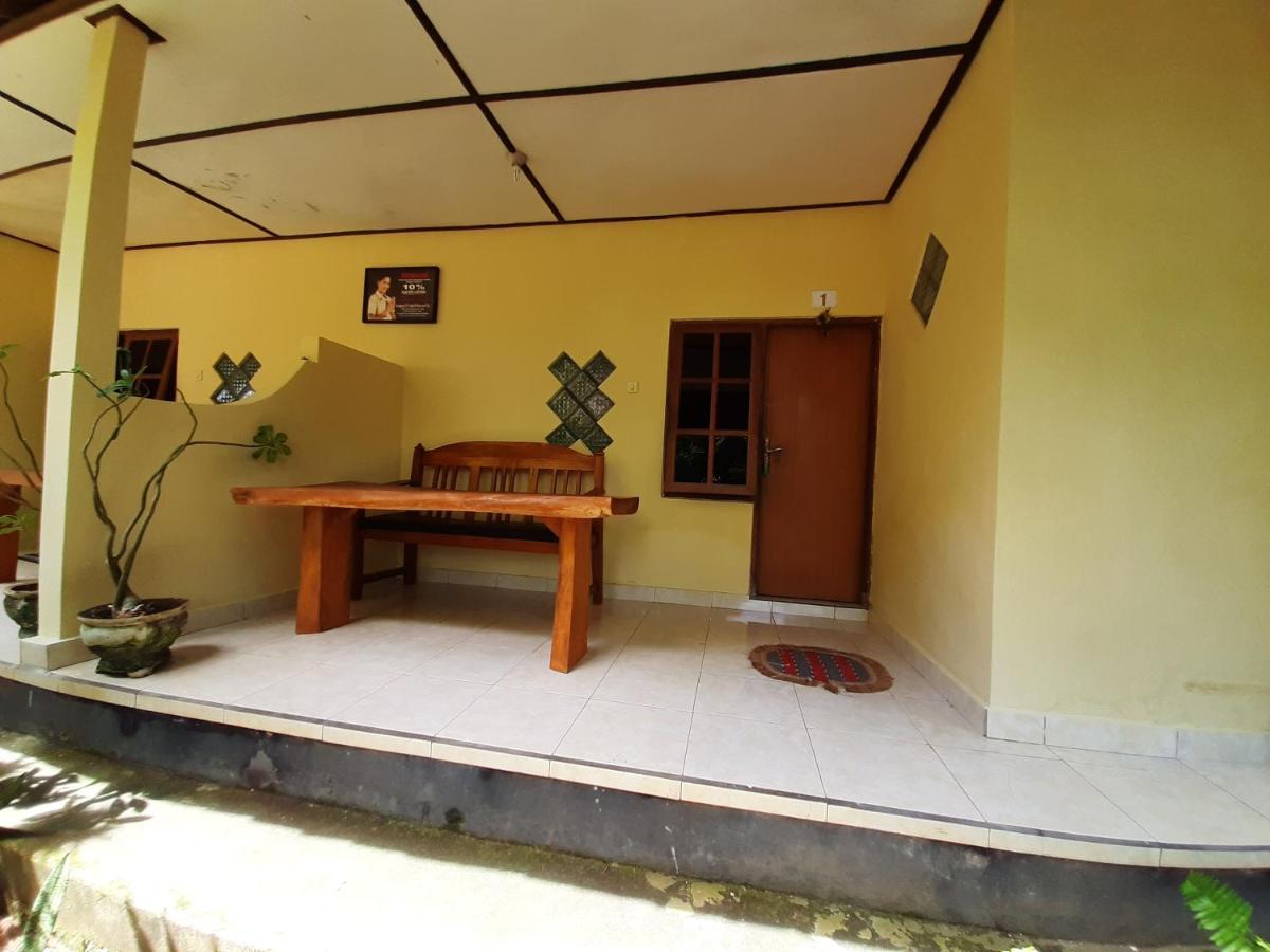 Penginapan Sedap Malam Lovina  Exterior photo